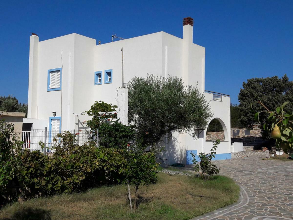 Elafonisos: Two Storey House On The Sea Front Exterior photo